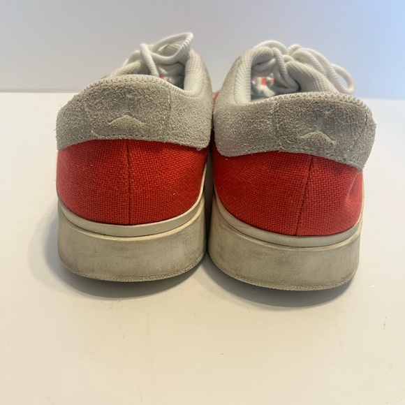 Athletic_Shoes